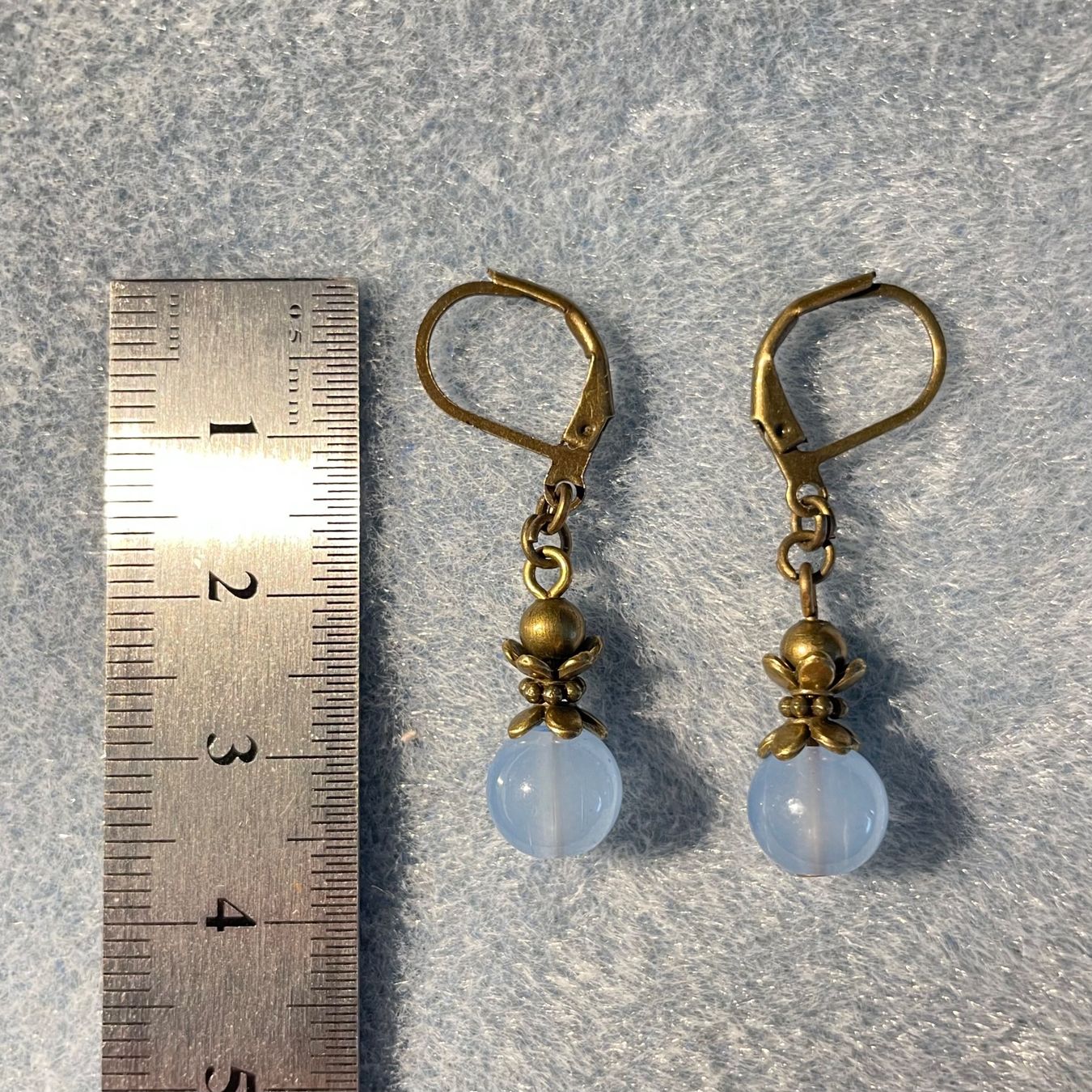 Orecchini pendenti & Orecchini a lobo: NEU: Ohrringe hellblaue Glasperlen Messing Vintage Optik – Nuovo e nell'imballaggio originale da Bellach venduto da Dreamer2501 2