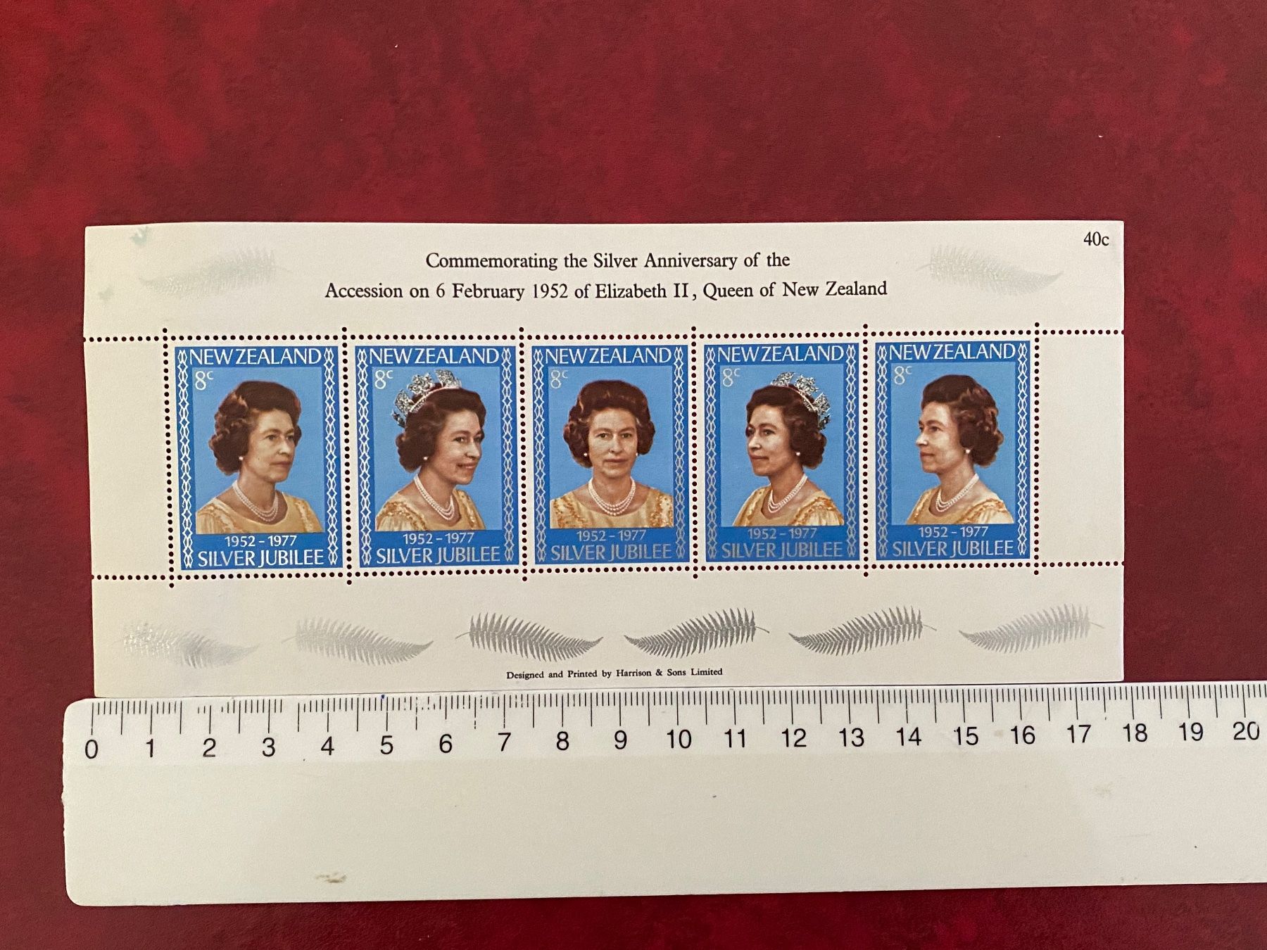 Tutti i francobolli: Bloc timbres - Reine Elizabeth – Nuovo (secondo la descrizione) da Petit-Lancy venduto da Solcarm 3