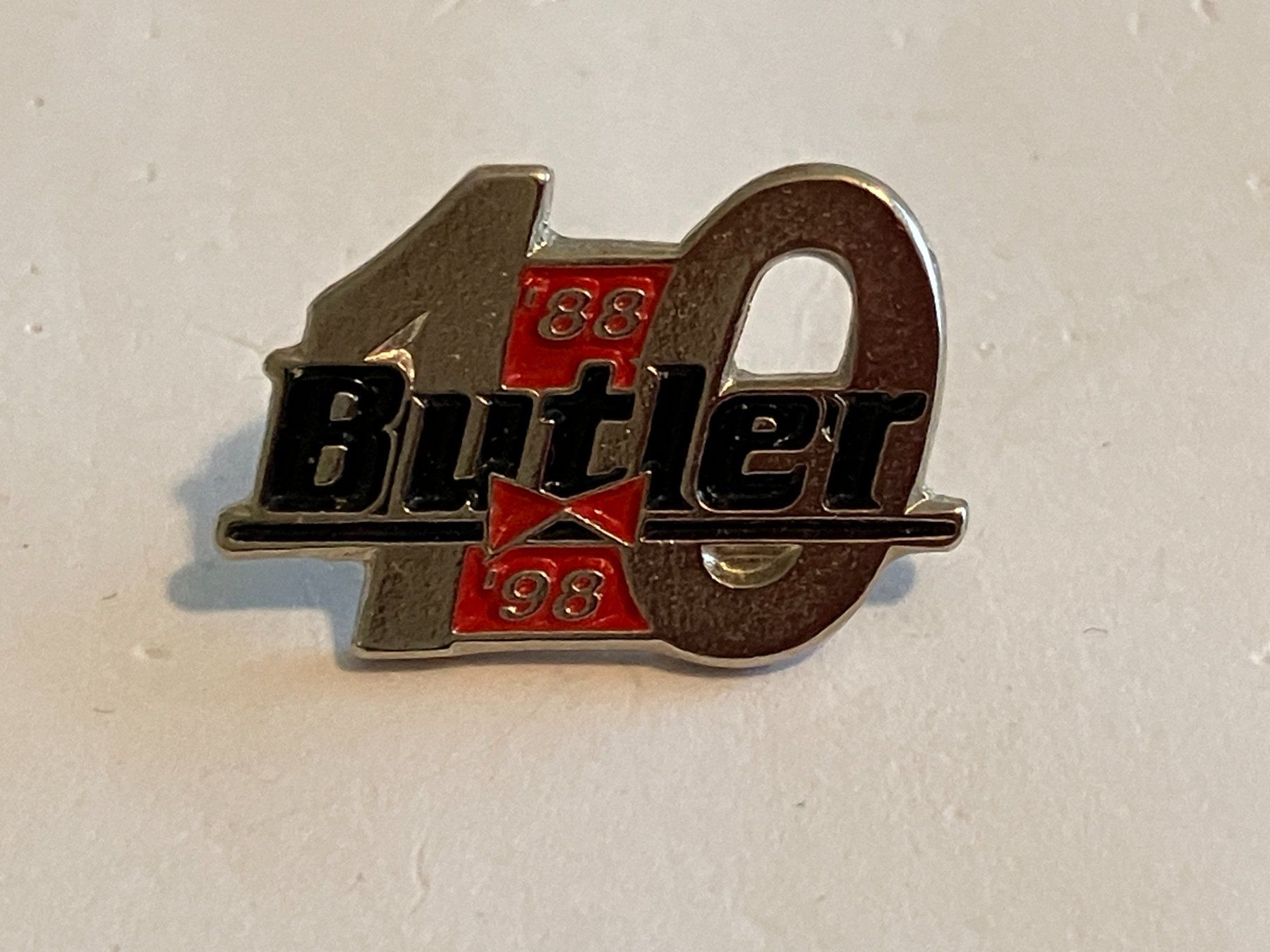 Placchette & Badge: 1 Pin Butler – Usato da Basel venduto da djwwpp