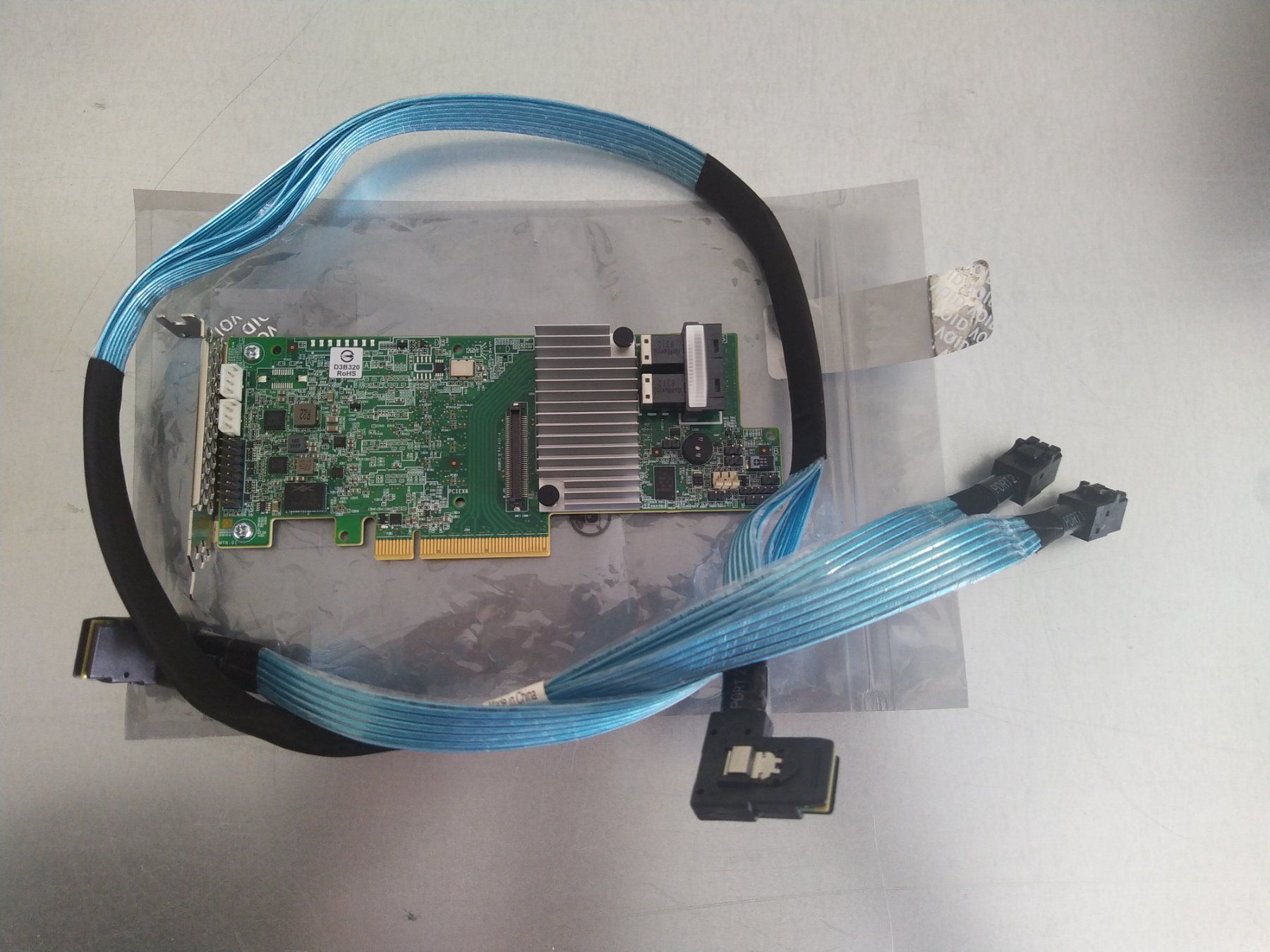 Hewlett Packard Unità & Adattatore: LSI Broadcom 9361-8i RAID Controller PCIe x8 3.0 1GB SAS/SAT – Usato da Niederwil AG venduto da red.santa
