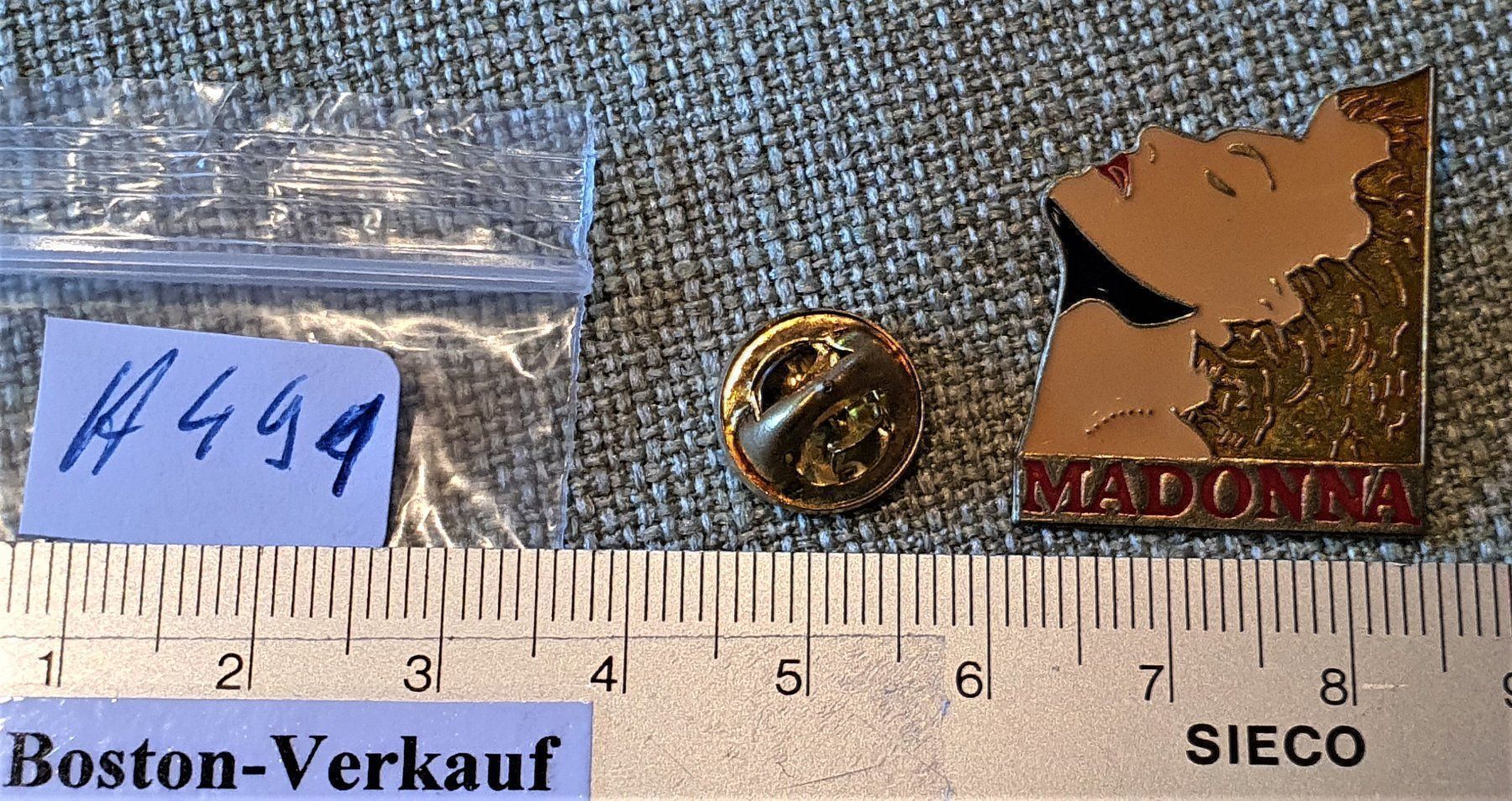 Plaketten & Abzeichen: H491 - Pin Madonna – Gebraucht aus Reinach BL von Boston-Verkauf 1