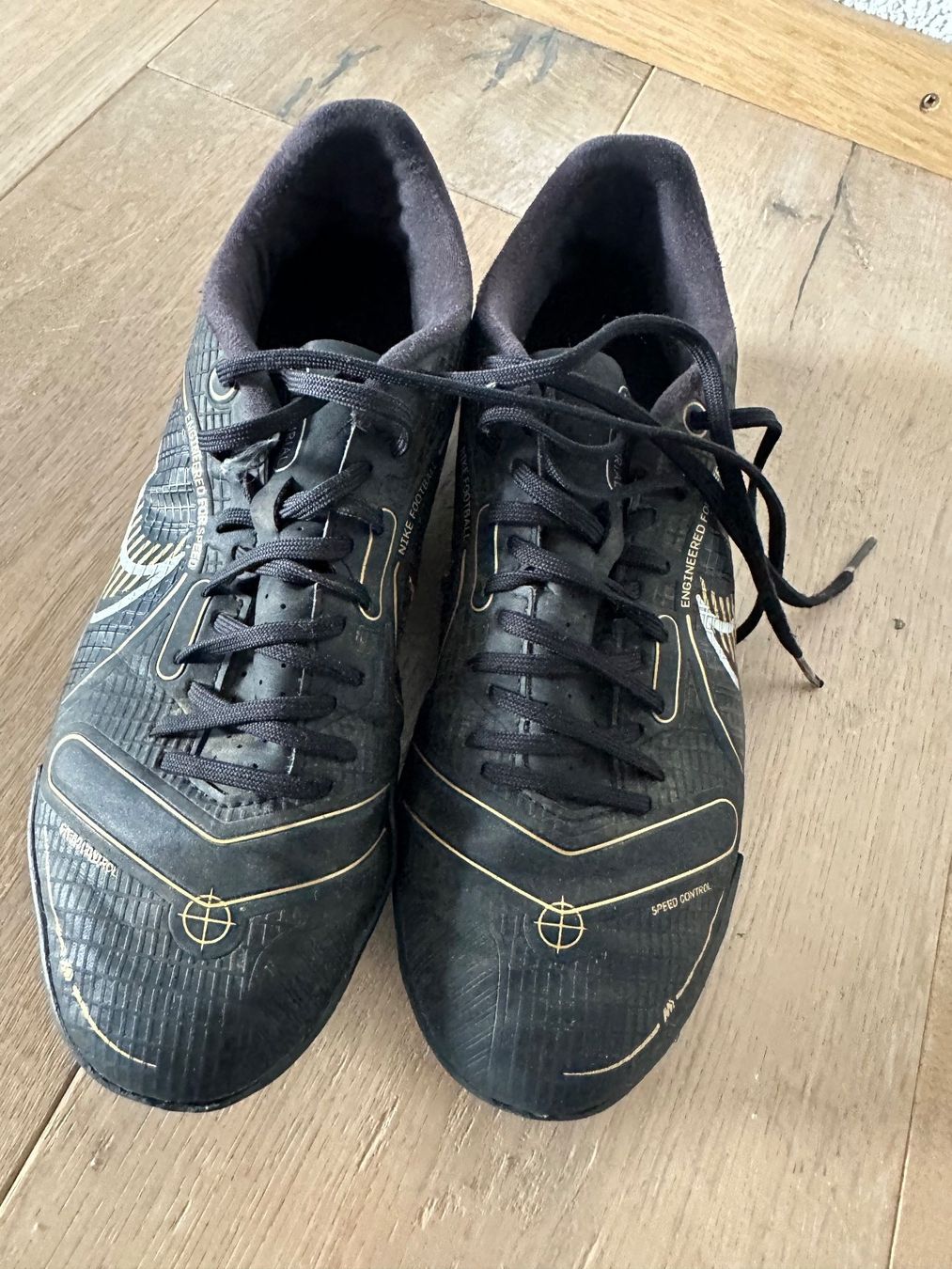 Nike Scarpe da uomo: Fussballschuhe Tausendfüssler Gr. 38,5 – Usato da Bassersdorf venduto da Tscheni3 3