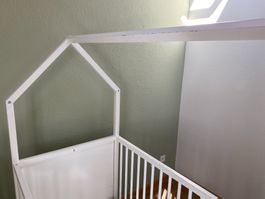 Stokke Hausbett aus Massiveholz mit Zubehör (gratis)
