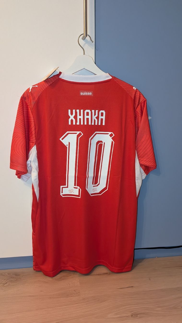 Canottiere & Pantaloni: Schweiz Xhaka Trikot  #10 – Nuovo e nell'imballaggio originale da Untersiggenthal venduto da fab_bq61 1