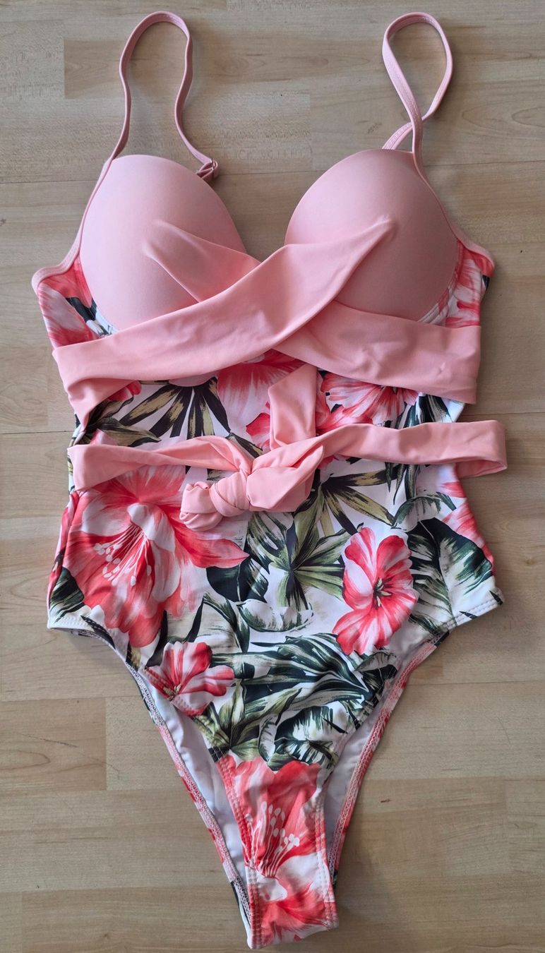 Shein Costumi da bagno & Bikini: Neuer,Einteiliger Badeanzug mit Blumenmuster Größe S – Nuovo e nell'imballaggio originale da Frauenfeld venduto da kasiek2319 3