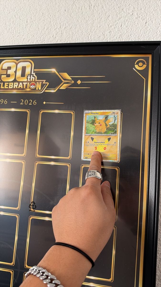 Pokémon Carte collezionabili: Pokemon 30th Anniversary Poster mit Bilderrahmen – Nuovo e nell'imballaggio originale da Oensingen venduto da emi_hs6g 3
