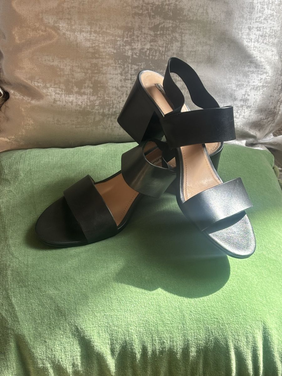 Scarpe da donna: Sandalen von & other Stories – Nuovo (secondo la descrizione) da Zürich venduto da cor_h97c 3