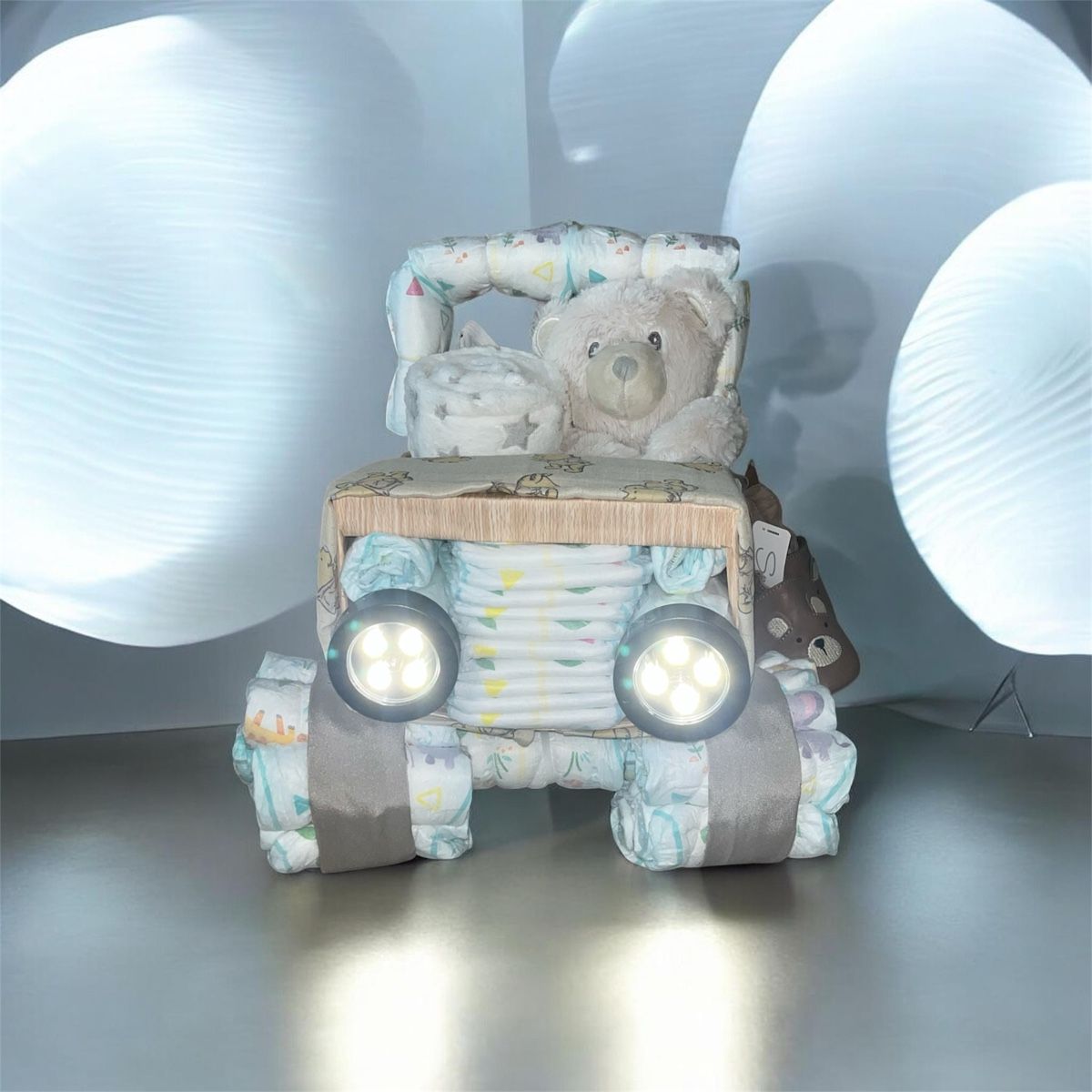 Pampers Bacs à couches & couches: Babygeschenk Windeltorte Jeep – Neuf avec emballage d'origine à Eschlikon TG par murati123