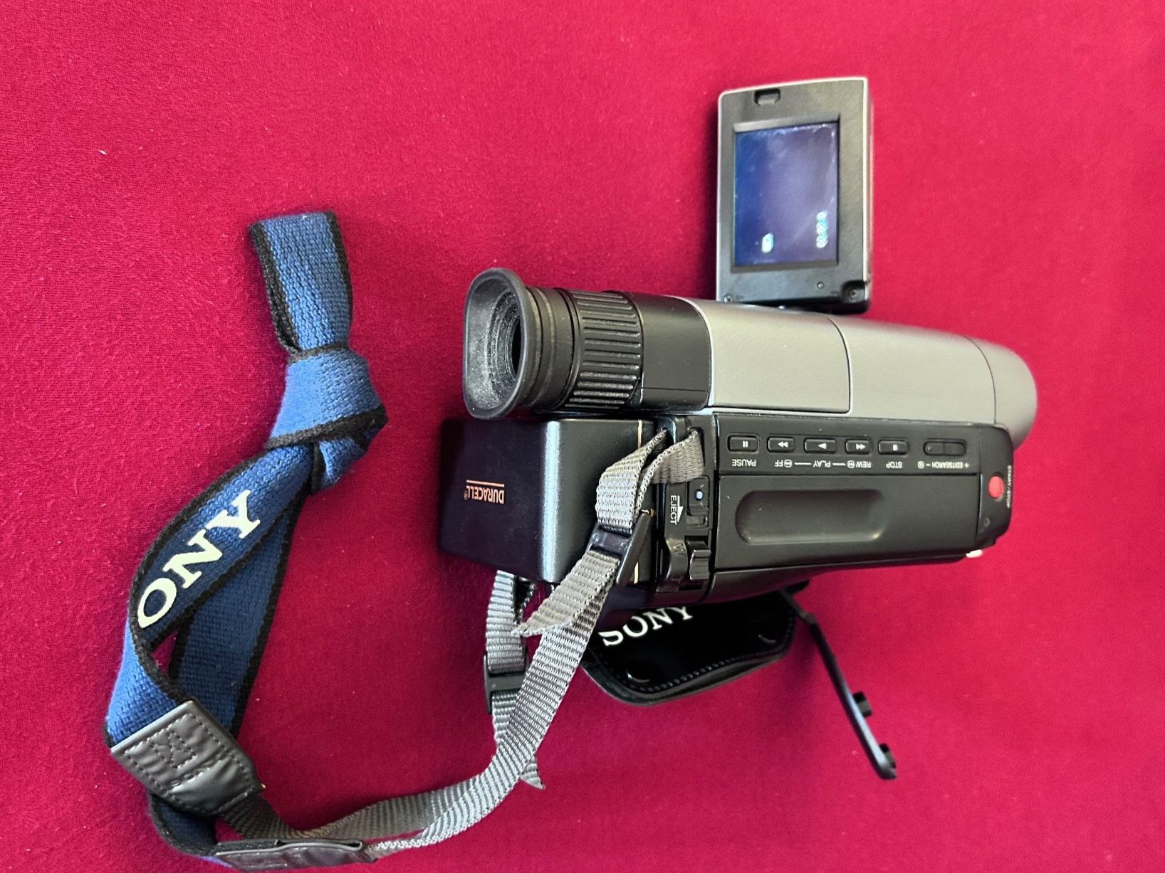 Sony Videocamere: Sony Handycam CCD-TRV11E Video 8 Camcorder – Usato da Zürich venduto da Berrymen 1