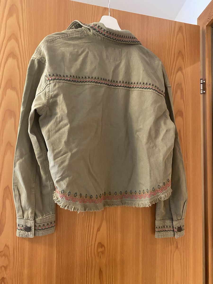Only Vestes: Only Jacke Khaki – Neuf avec emballage d'origine à Zermatt par Lasjmb 4