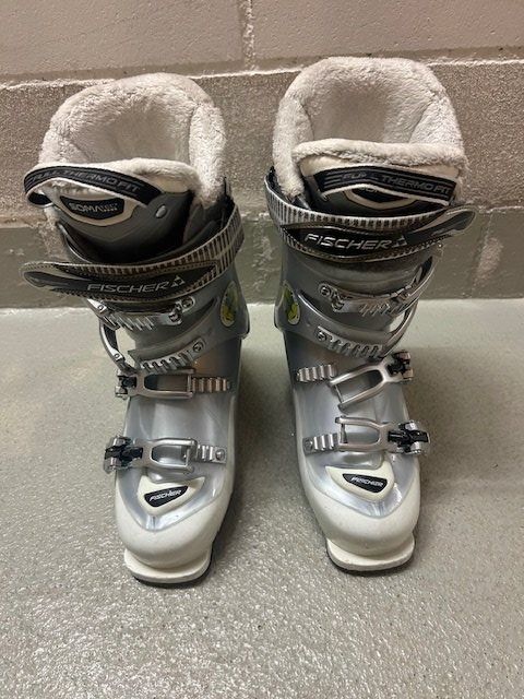 Fischer Scarpe da donna: Damenskischuhe Fischer – Usato da Hochdorf venduto da Huesser65