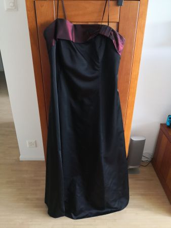 Abendkleid in Schwarz/Dunkelrot, Gr. 42