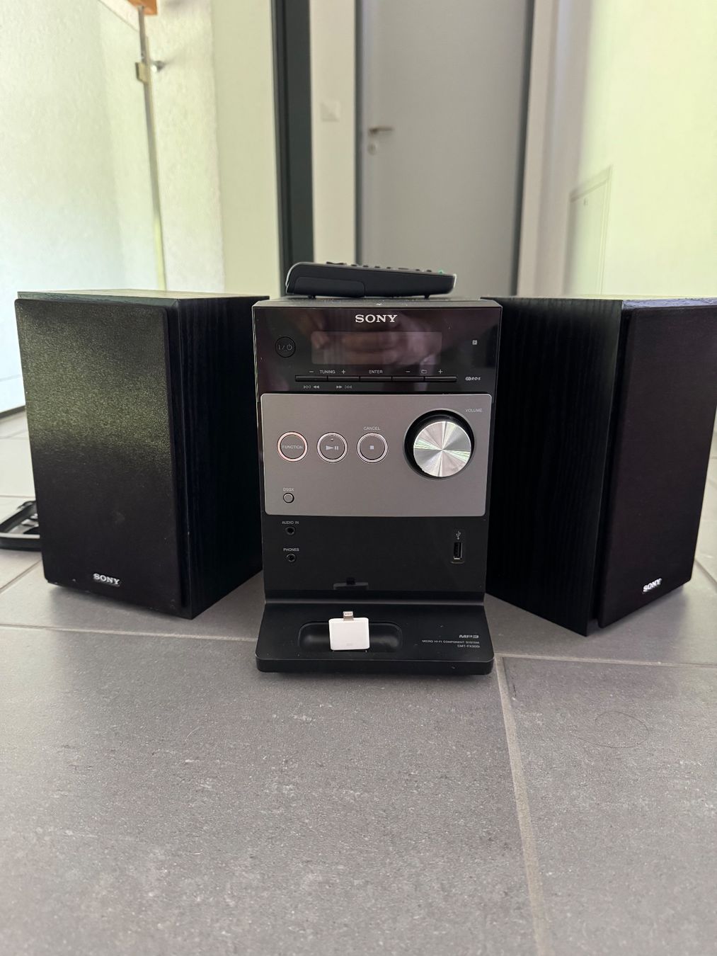 Sony Lecteur multimedia & Streamer: SONY Microanlage mit Lautsprecher – D'occasion à Wigoltingen par s.xnaa_
