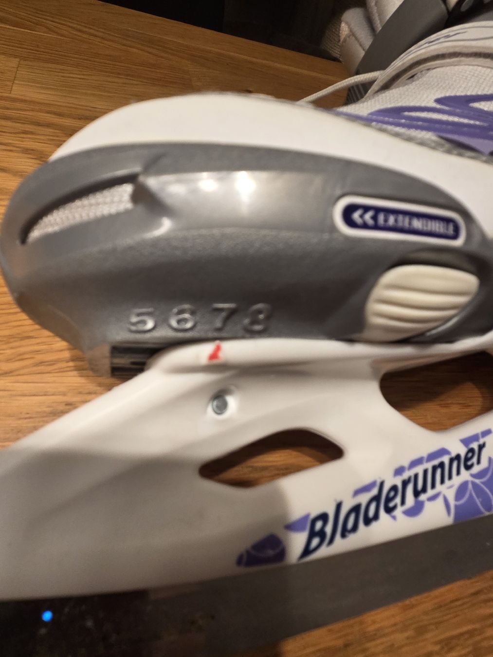 Patins à glace: Bladerunner Schlittschuhe Gr. 35- 38 – D'occasion à Rafz par leoncupra 3