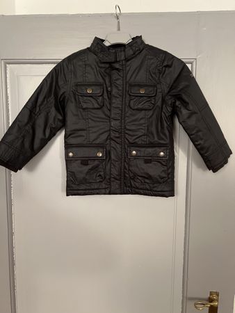 1 blouson fourré taille 110 H M noir selon photos