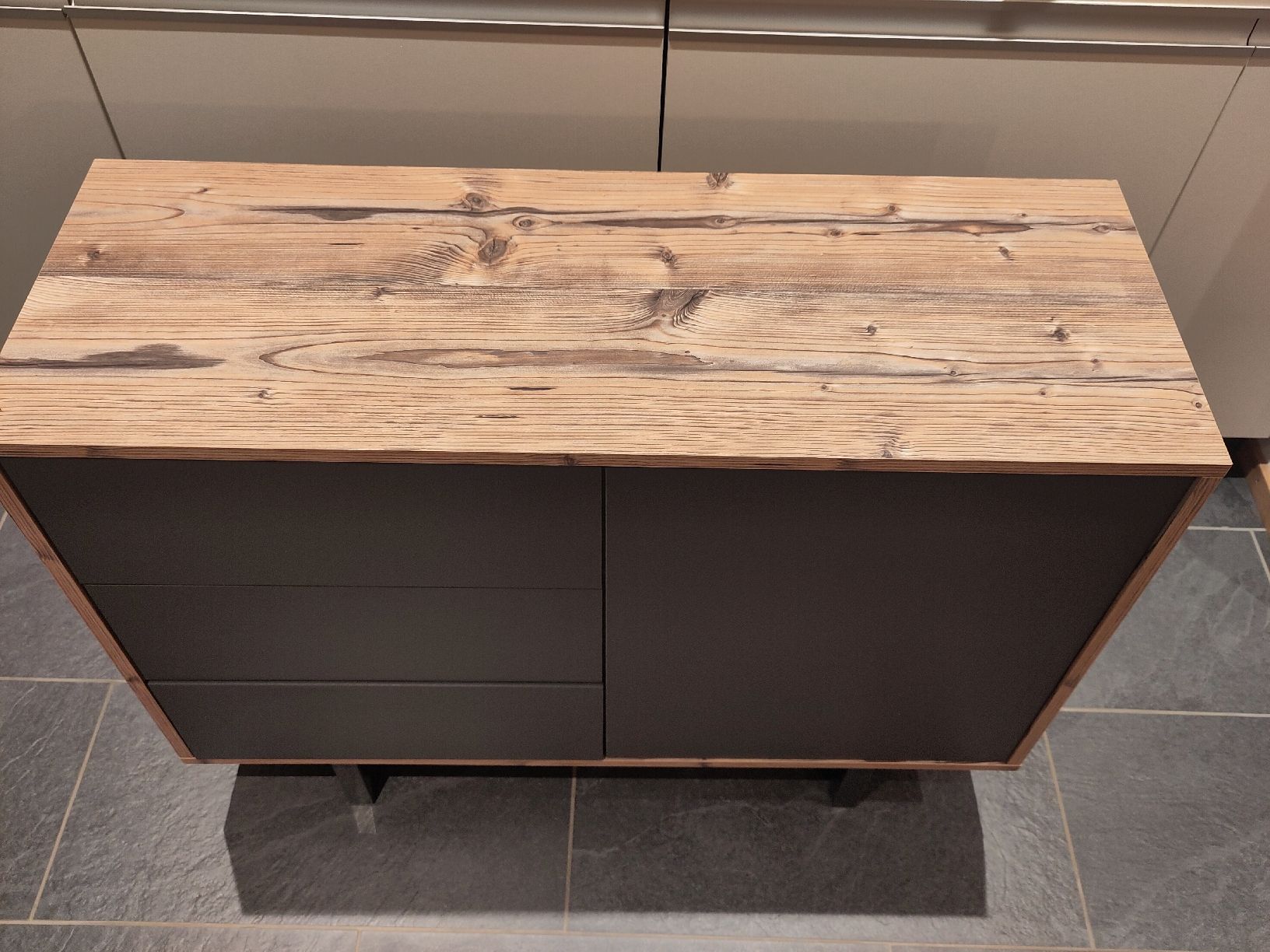 Cassettiere: Kommode, Sideboard – Usato da Zäziwil venduto da Nilix8 1
