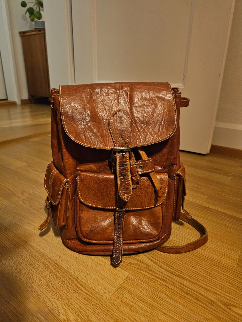 Zaini: Wunderschöner Vintage Lederrucksack aus Marokko – Usato da Zürich venduto da Rivkah