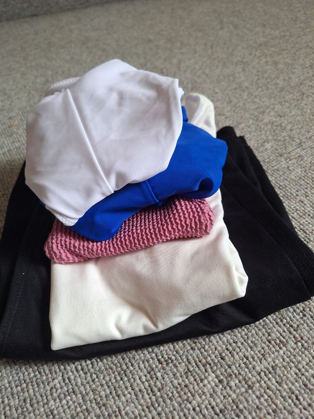 Lots de vêtements: Kleiderpaket Damen – Neuf (Voir description) à Tamins par VW99 4