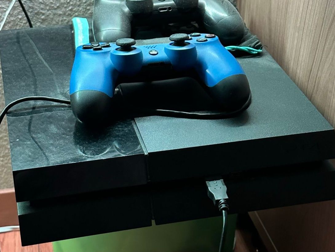 Sony Konsolen: Ps4 mit 1 Blauen Controller – Gebraucht aus Niederglatt ZH von iva_76kg