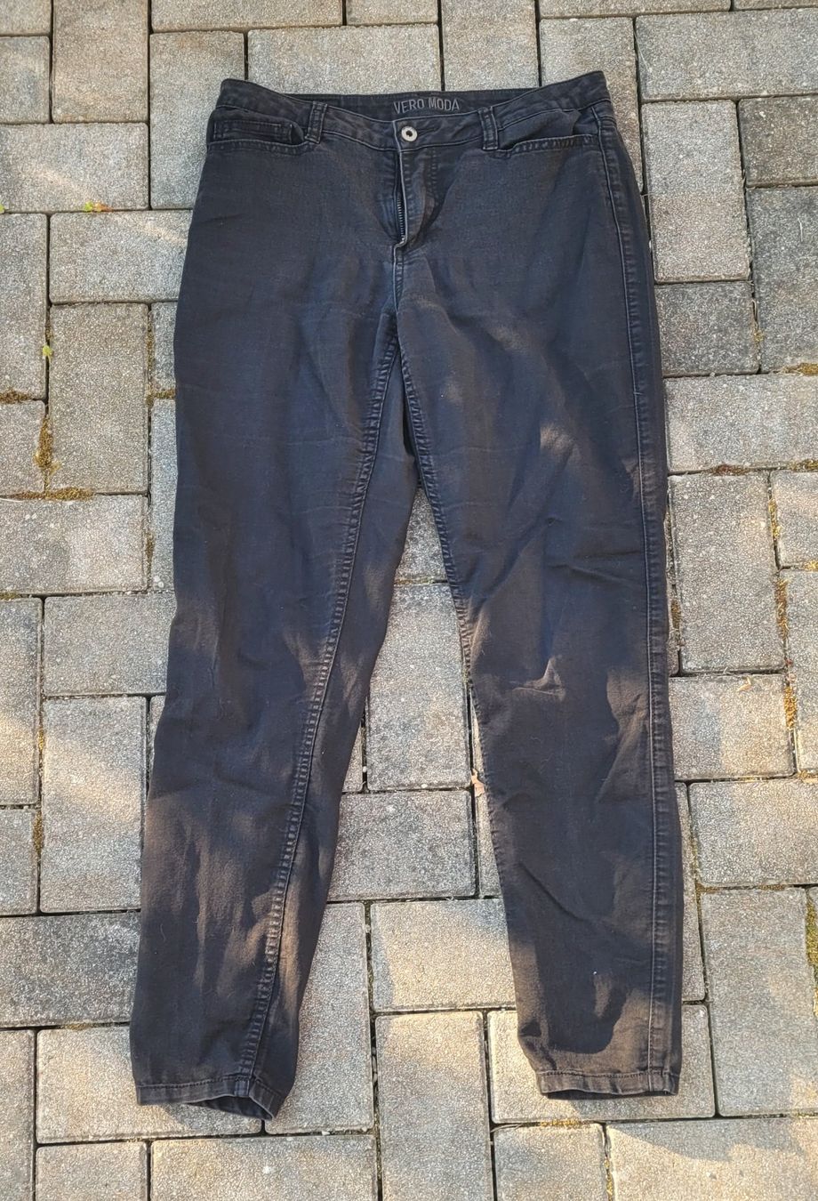 Vero Moda Pantaloni: Schwarze Jeans Vero Moda Gr. 31 / 32 – Usato da Füllinsdorf venduto da Sunnebliemli7 2