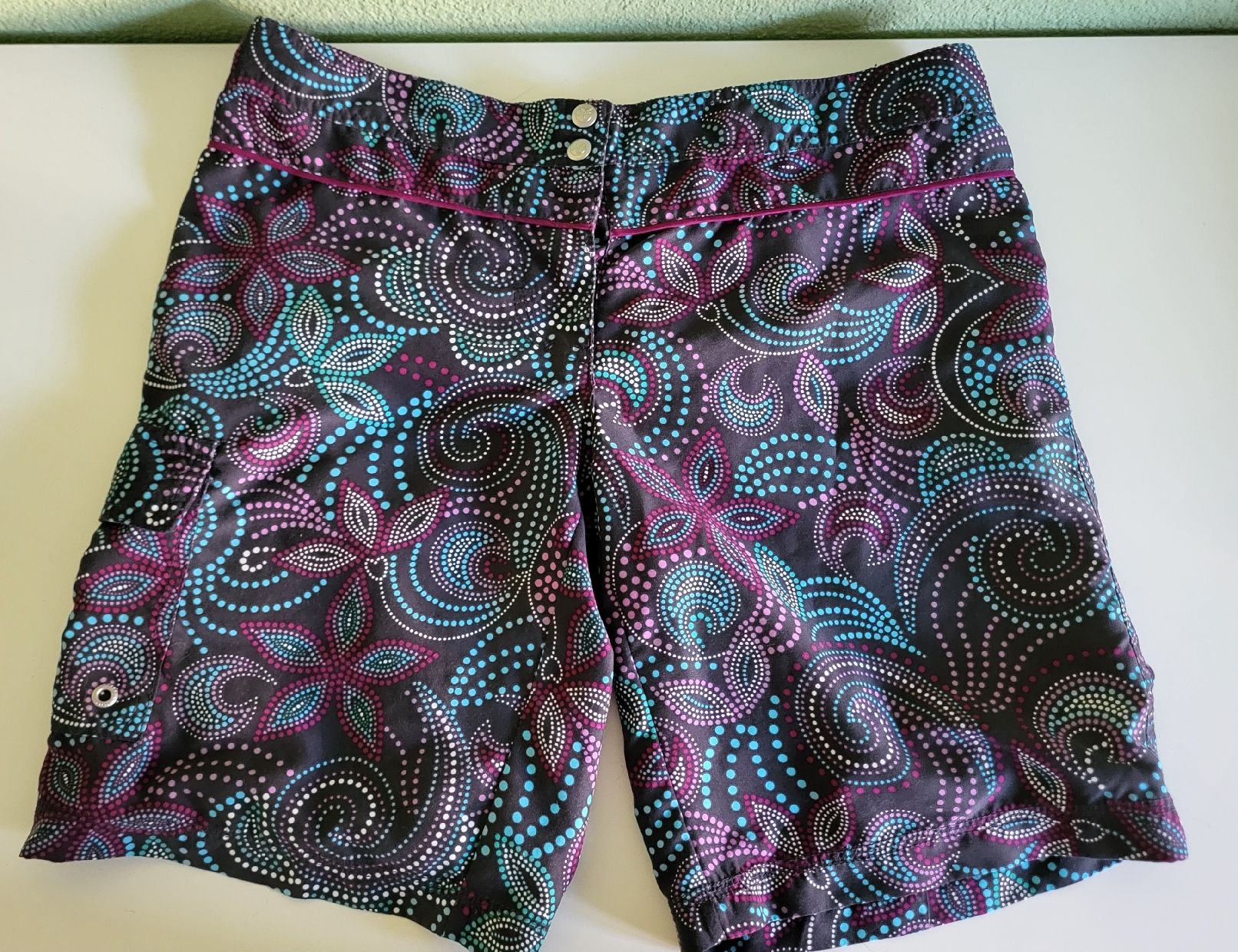 Lotti di vestiti: Badeshorts & Bikini-Oberteile – Usato da Lohn SH venduto da Svalmi 4