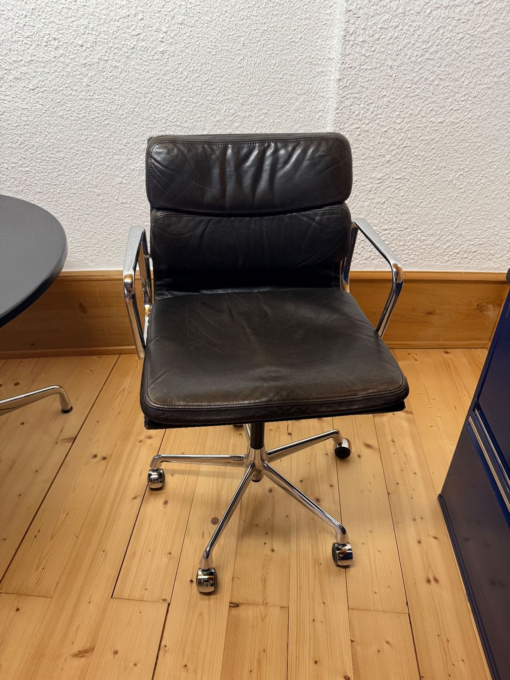 Vitra Sedie: Charles & Ray Eames Office Chair EA217 – Usato da Basel venduto da Nadelberg 3