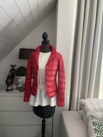 Leonardo Daunenjacke – Leuchtend Rot und Stylisch