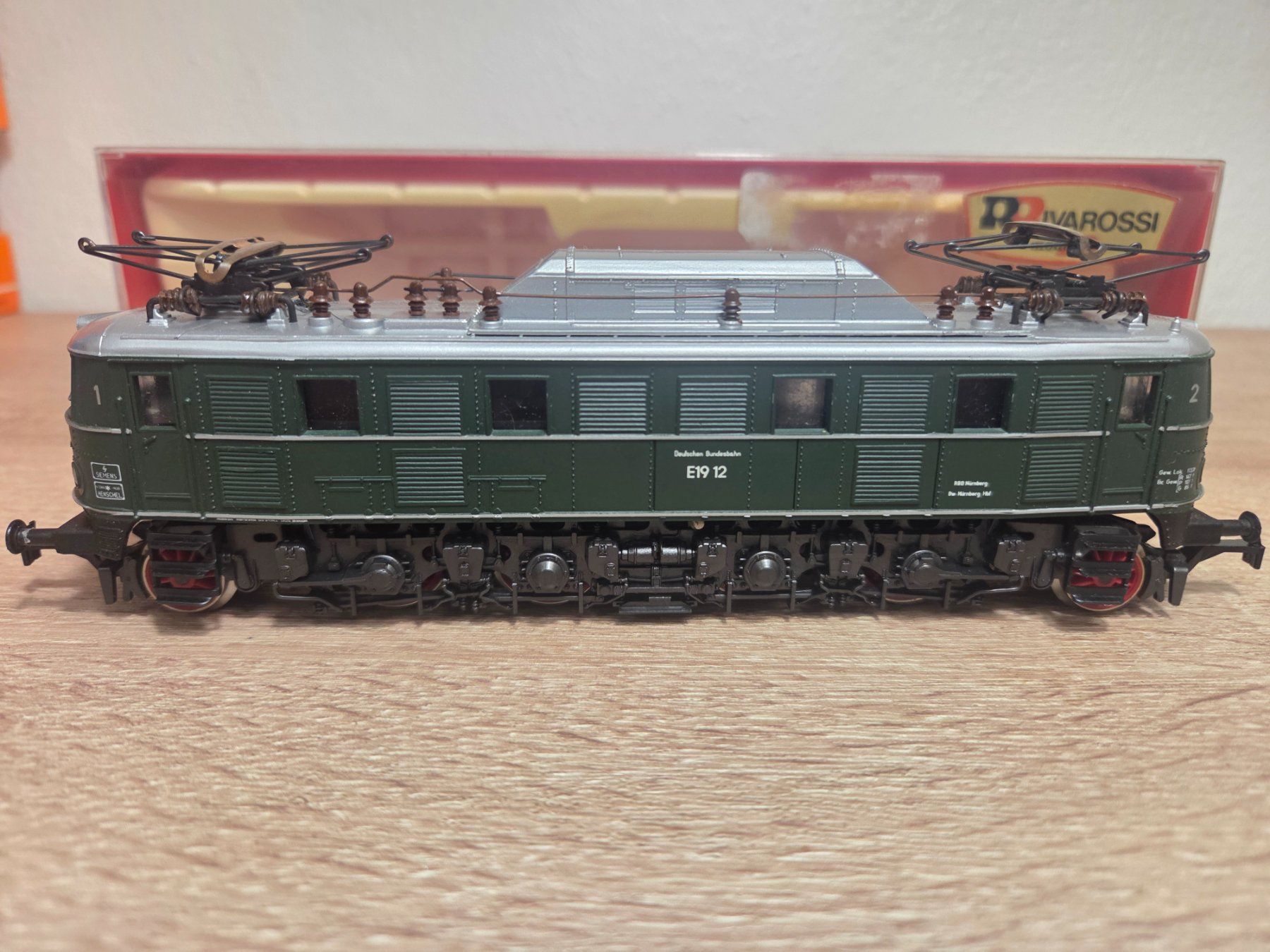 Rivarossi Modellini di ferrovie: Rivarossi 1095 E-Lok E19-12 DB H0 – Usato da St-Aubin-Sauges venduto da Lo_Go