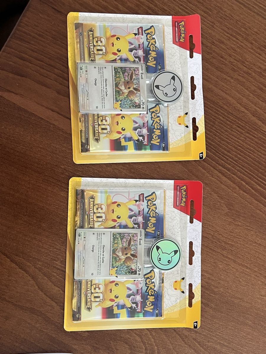 Pokémon Carte collezionabili: Pokemon 30th Anniversary Bundle | Blister + Pikachu  – Nuovo (secondo la descrizione) da Romanshorn venduto da theodoriuss 1