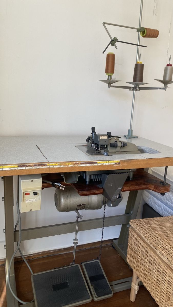 Macchine da cucire: Industrie Overlock-Nähmaschine – Usato da Zürich venduto da jana.kdri