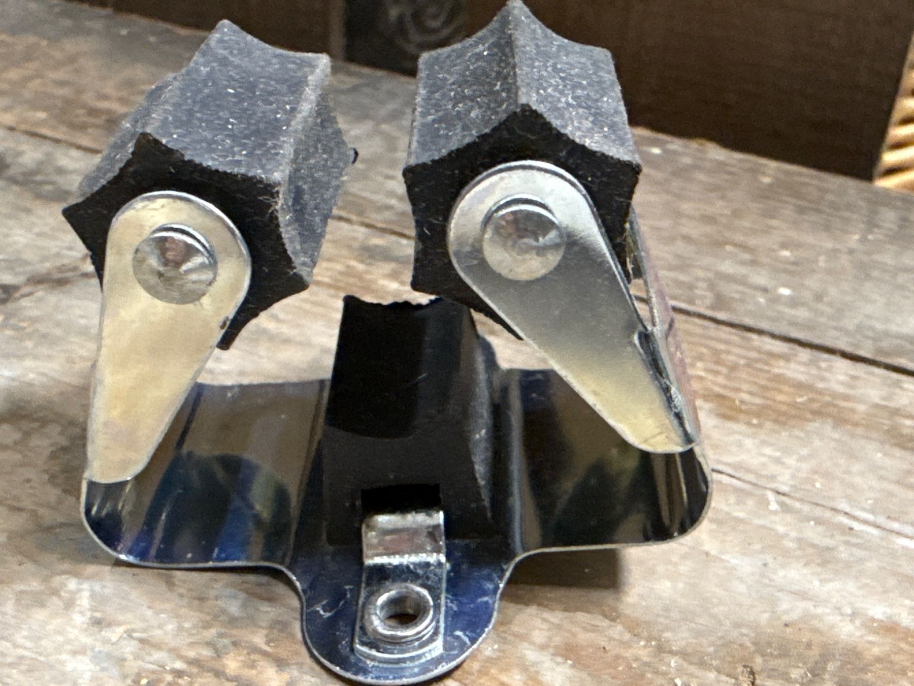 Supporti a parete: Aus Hausräumung: Besenhalter – Usato da Amriswil venduto da used2use 1