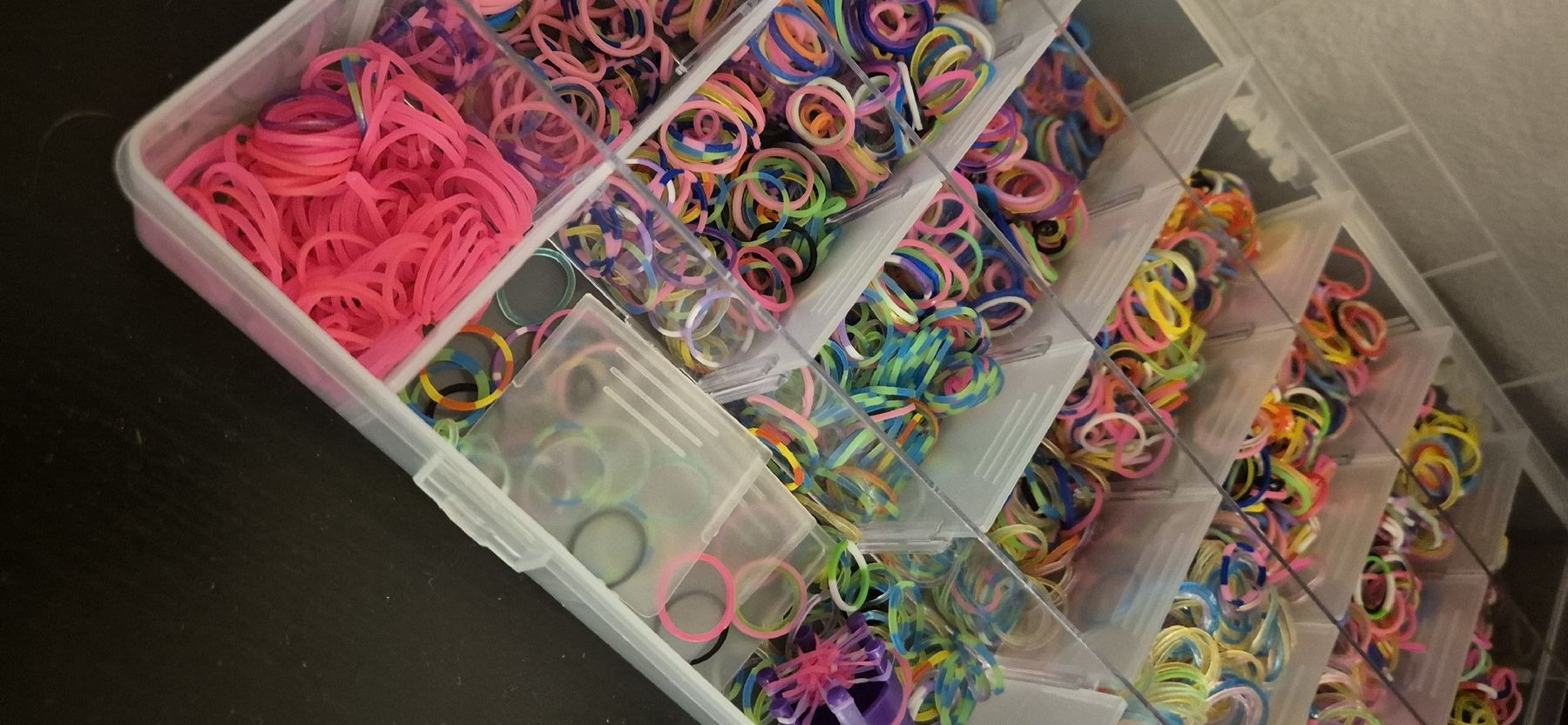 Kit bricolage: Riesen Loom Bänder Set mit Halter - Bastelspass pur – Usato da Schafisheim venduto da LittleZwerg
