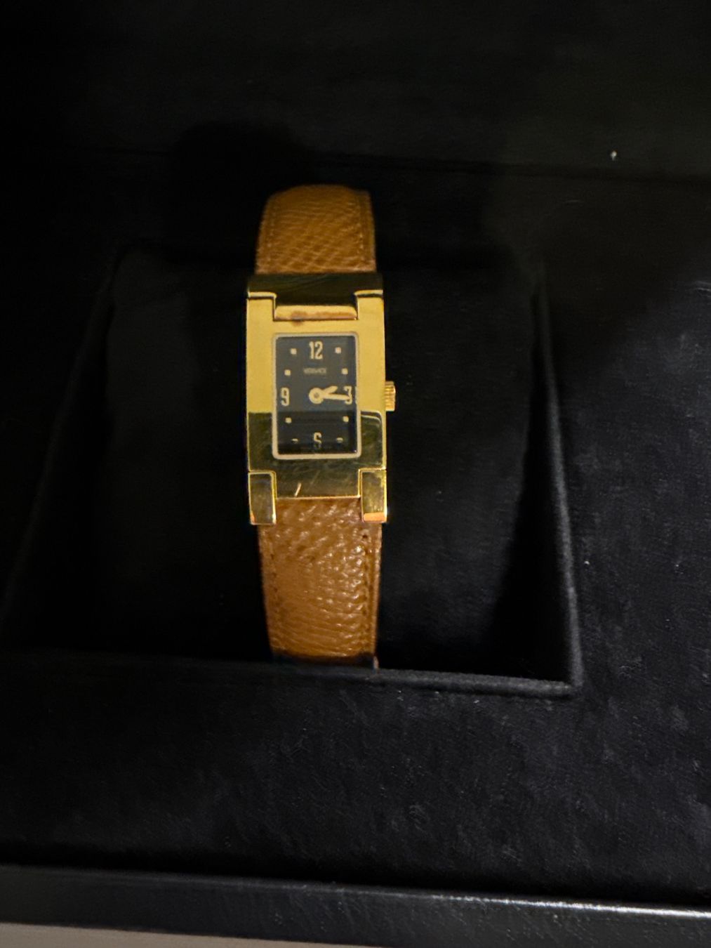Versace Uhren: Versace 18 mm Quarz – Gebraucht aus Pfeffingen von Allhandelklgwatches