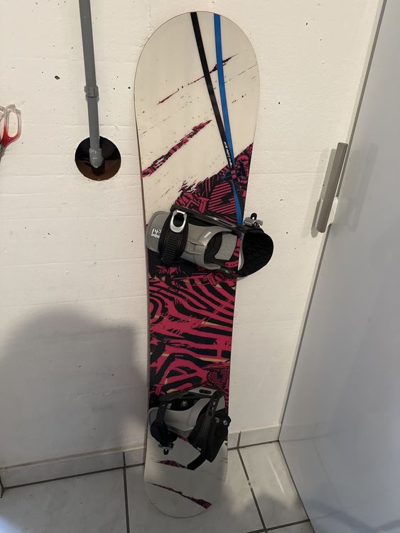 Snowboard Nitro Board: Snowboard Nitro 148 cm mit Bindung – Usato da Goldau venduto da Famewoman
