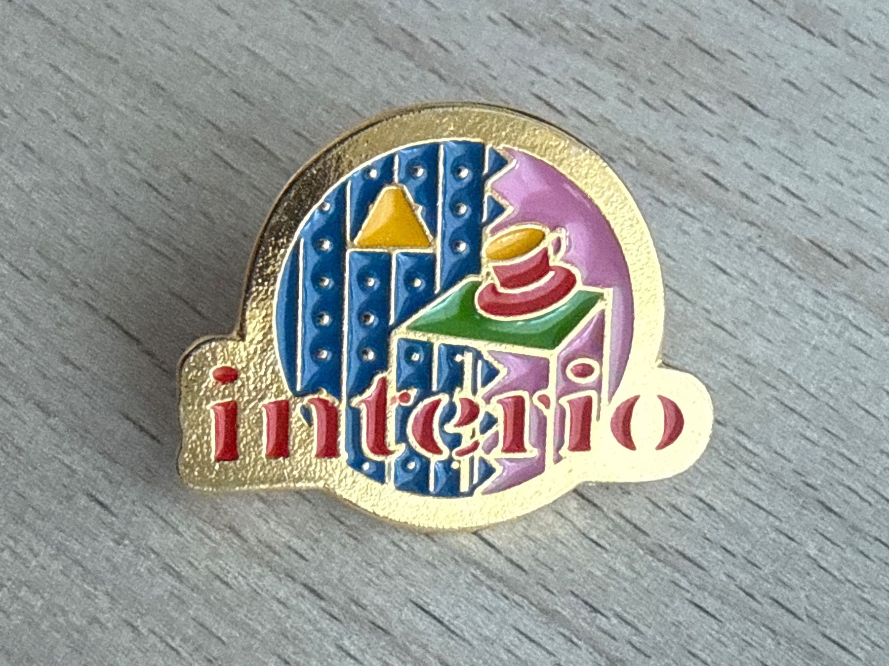 Plaketten & Abzeichen: Pin, Interio – Gebraucht aus Glattbrugg von Schweigmatt