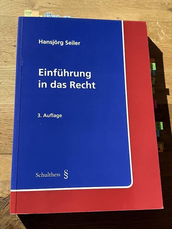 Bücher: Einführung in das Recht – Gebraucht aus Engelberg von alisha_02