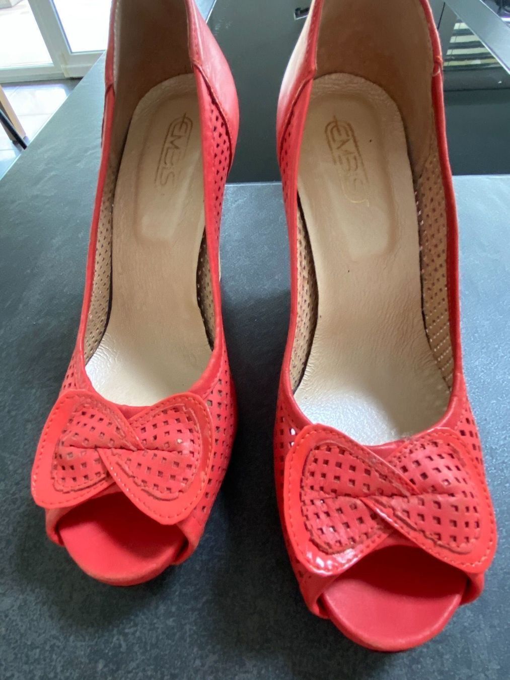 Scarpe da donna: Chaussure cuir Taille 37 NEU – Nuovo (secondo la descrizione) da Porrentruy venduto da SYANKA 1
