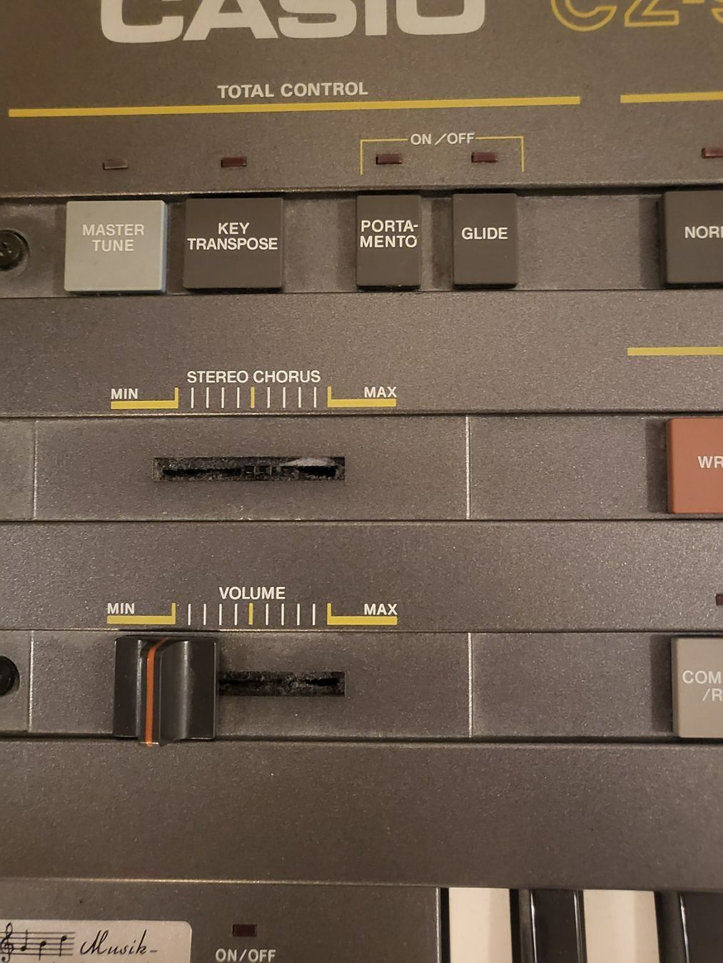 Casio Musikinstrumente: Casio CZ-5000 Cosmo Synthesizer & Casio Pedal – Gebraucht aus Gossau von K.A.S 1