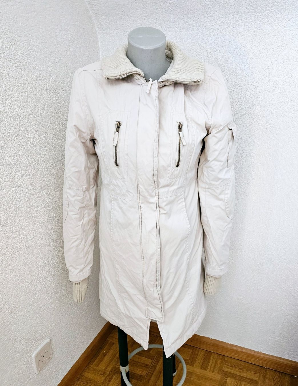Giacche: Warme Jacke mit Kapuze beige ca. Gr. 36 – Usato da Füllinsdorf venduto da Sunnebliemli7 2