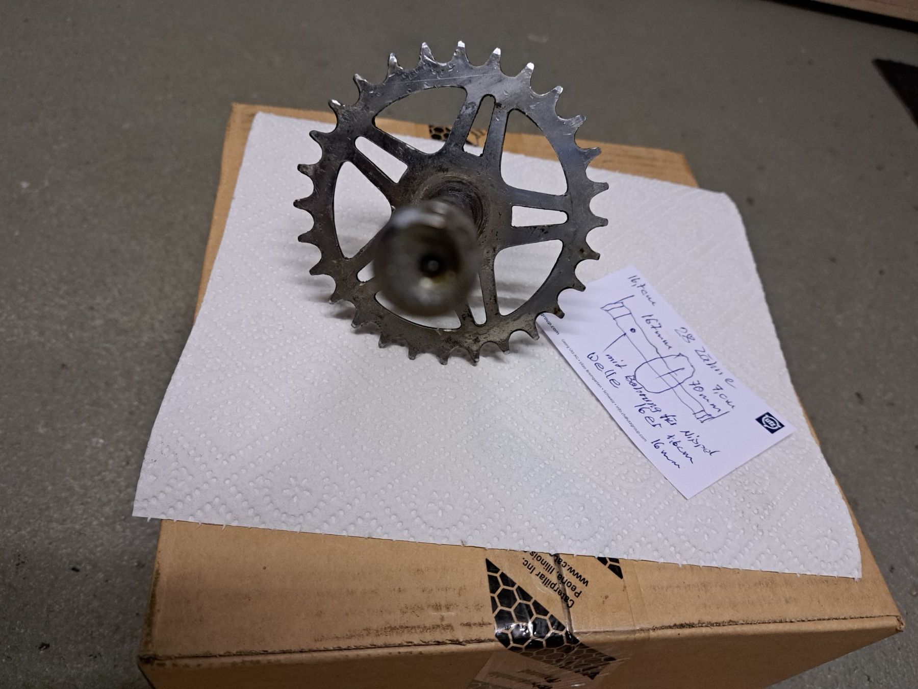 Pièces pour mobylette: Pedalachse mit Zahnrad. – D'occasion à Boswil par Mriesen 2