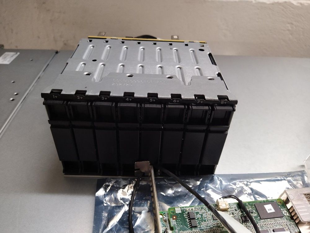 HPE DL380 Gen9 1st Disk Bay Kit + P440 747592-001 749797-001 (Gebraucht ...