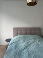 Bett mit Stoffbezug, hellgrau, 160x200cm, Top Zustand