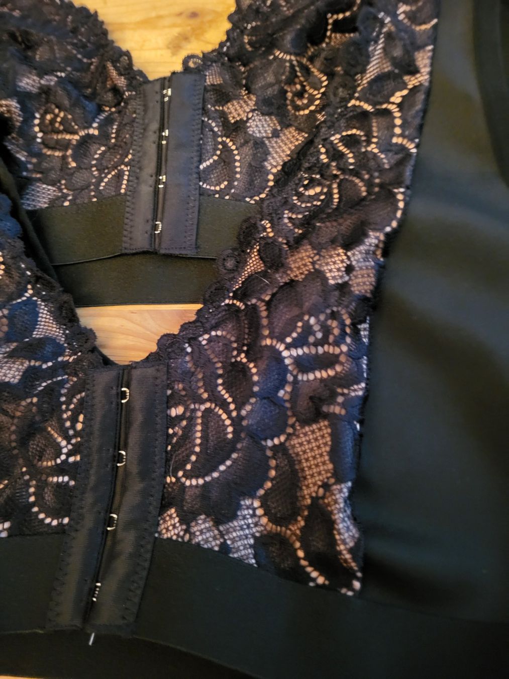 Altra biancheria intima: 2 Bustier in schwarz, 3XL – Nuovo (secondo la descrizione) da Guggisberg venduto da Aegertenlehn 1