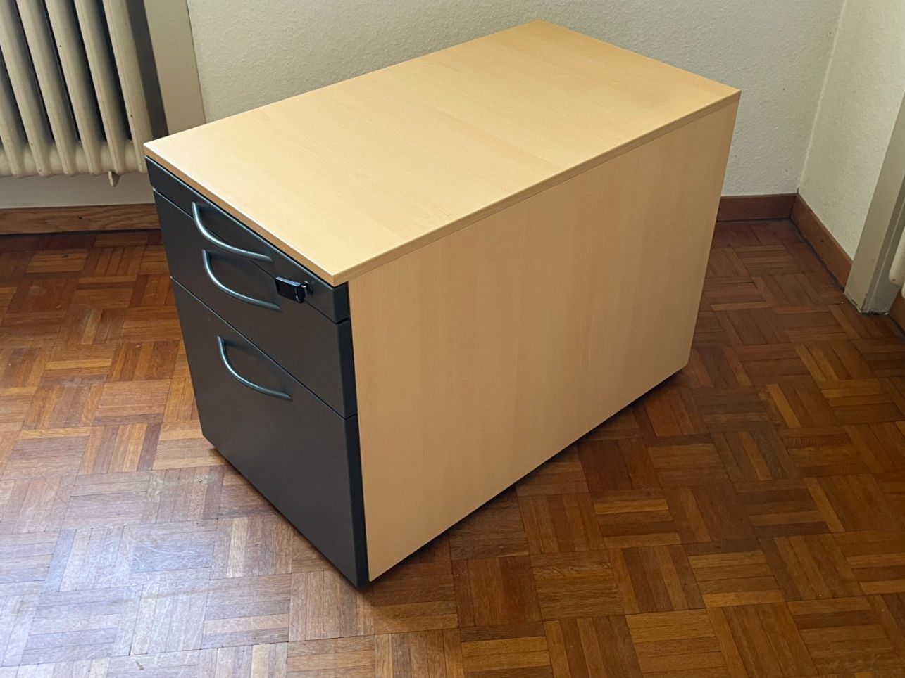 Banconi: Abschliessbarer Rollcontainer von Steelcase – Usato da Uster venduto da AudreyVII 1