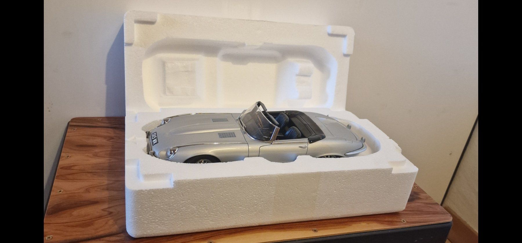 Autoart Modellautos: Autoart 1:18 Jaguar e-type silber – Gebraucht aus Rüti b. Büren von tempo50 6