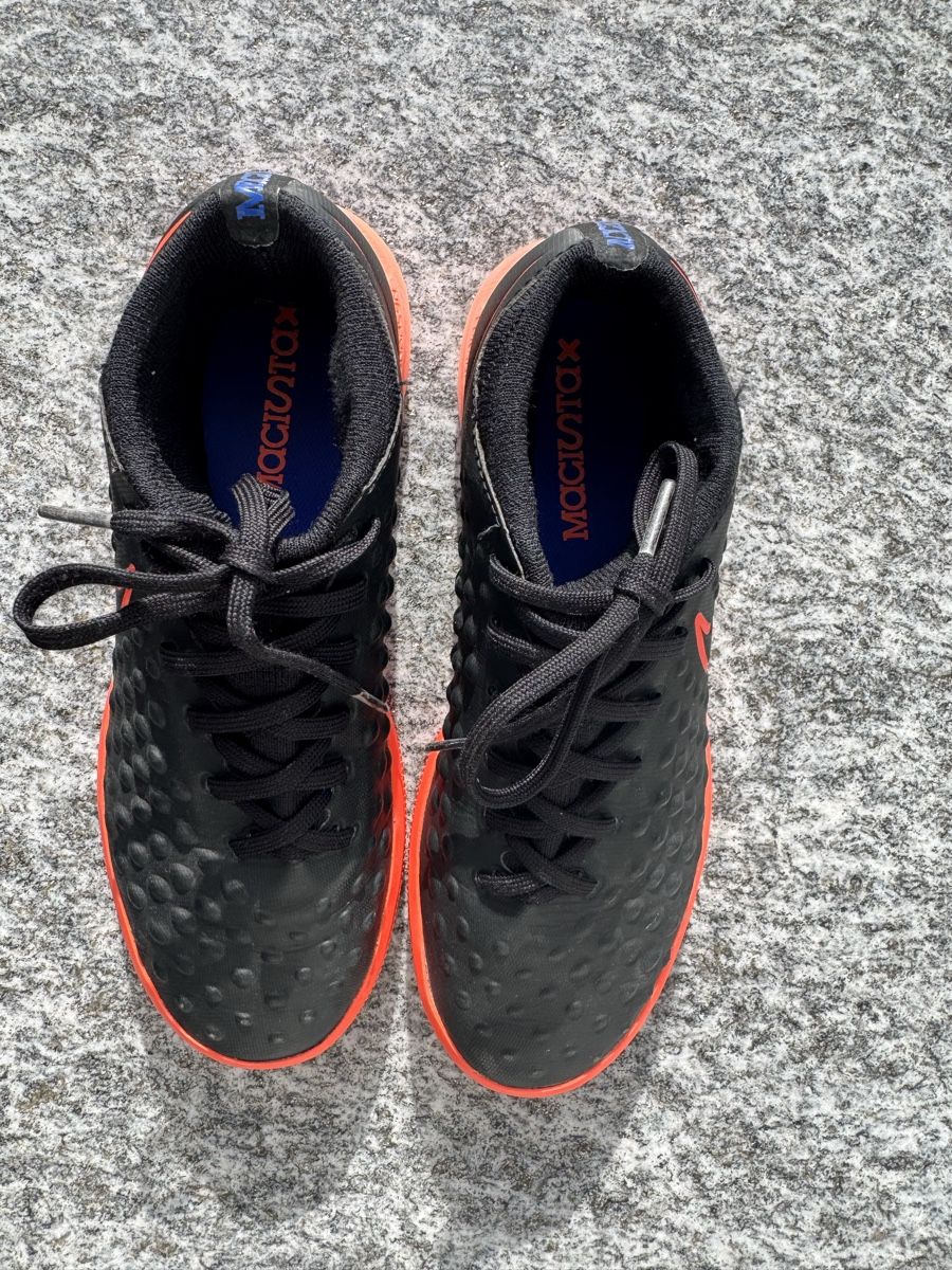 Nike Scarpe per ragazzi: Nike Turnschuhe Macistax Grösse 37,5 – Usato da Hirzel venduto da Marmar88 2