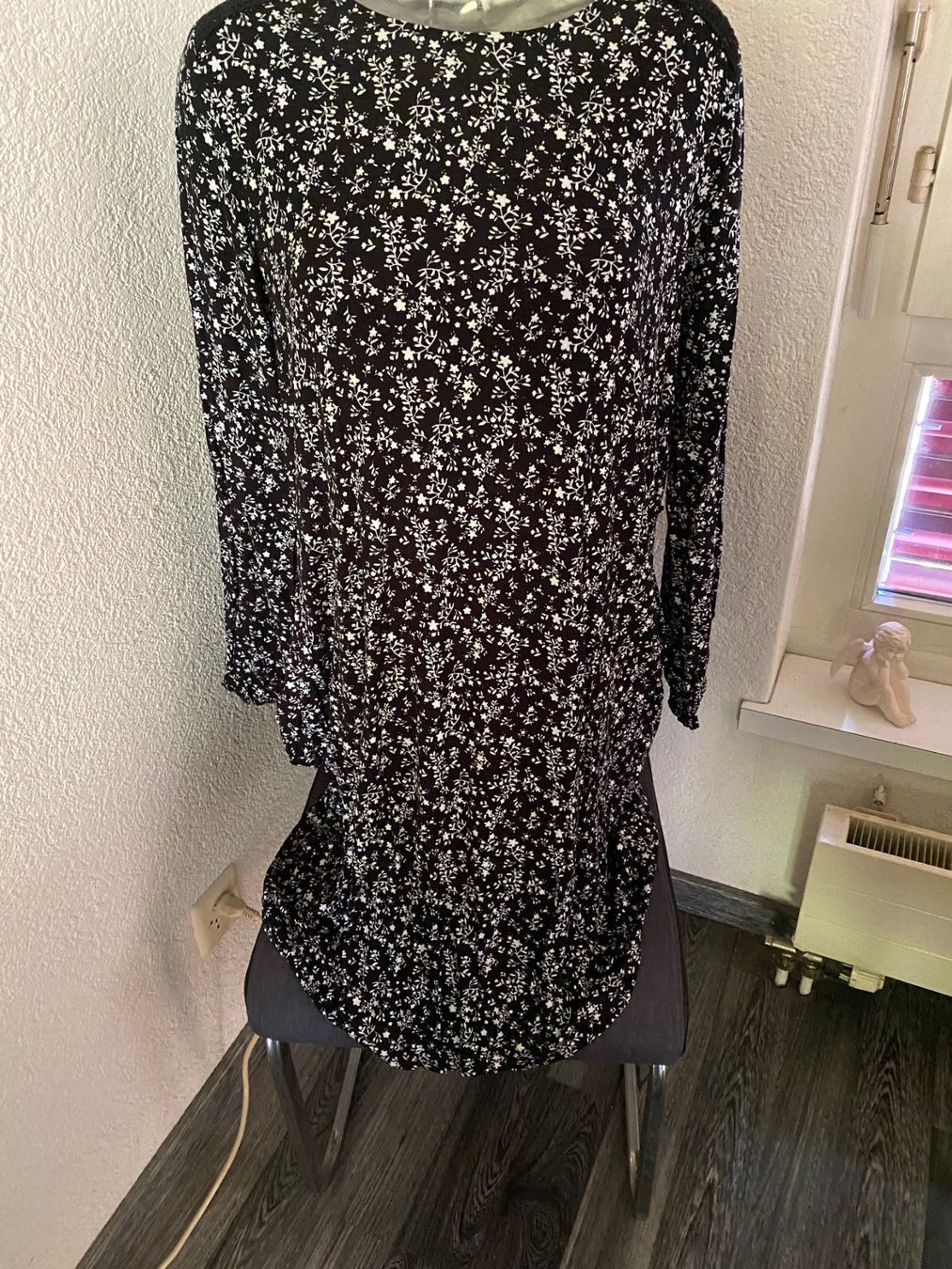 Vestiti: Essential Damenkleid Grösse L – Usato da Allenwinden venduto da Obalu