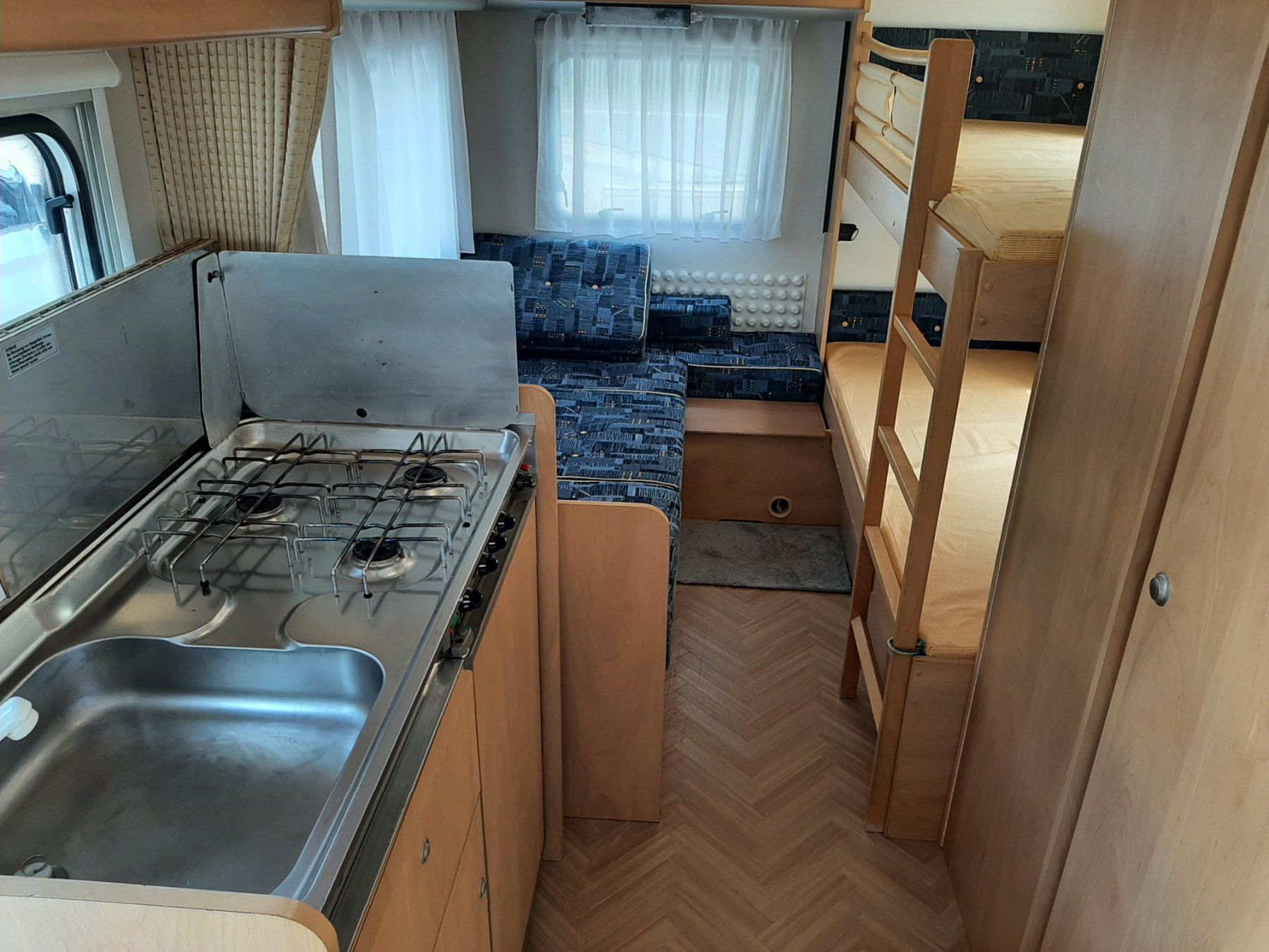Bürstner Veicoli da campeggio: Wohnwagen mieten schon ab CHF 65.-/Tag – Usato da Wimmis venduto da vic_7sym 7