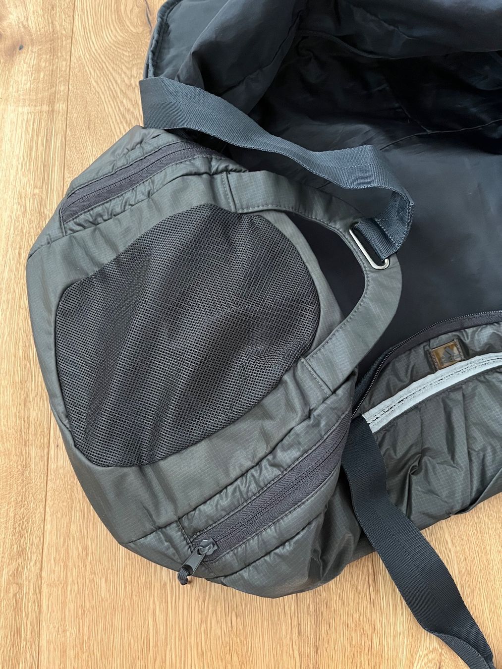 Adidas Borse: Adidas Tasche – Usato da Interlaken venduto da fbnscl 2