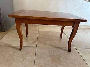 Tavoli: 6 Stühle und 1 Couchtisch – Usato da Urdorf venduto da nel_g8sn 1